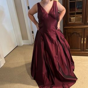 This is a brand new bridesmaid stress. It has never been worn.